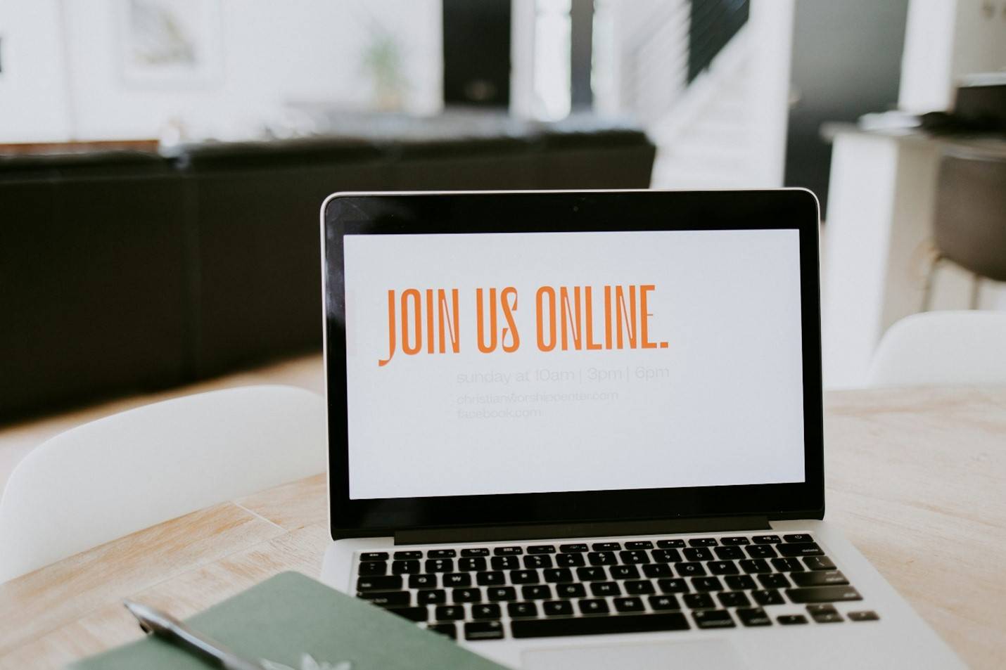 Laptop on desk with welcome message for online tutor.